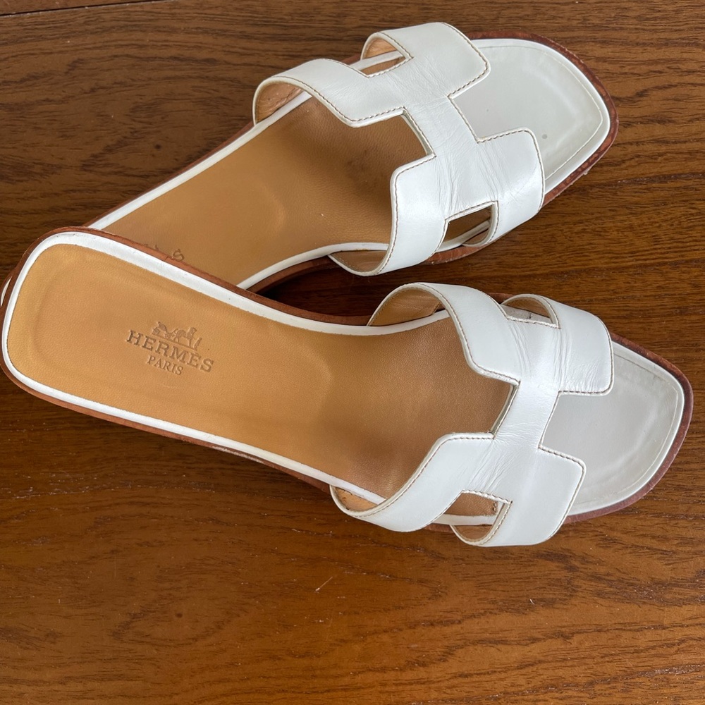 Hermès Oran sandals in excellent used condition!